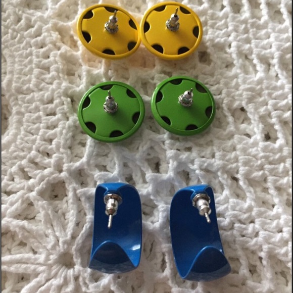 Trio Of Colorful Metal Pierced Earrings Blue Yellow and Green Retro - Picture 2 of 5